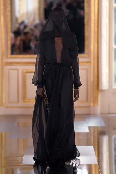Look 60